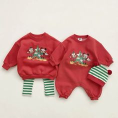 Baby Disney Christmas outfit 3-6 months Disney Gear, Twin Outfits, Sister Outfits, Matching Sweatshirts, Holiday Baby, Disney Christmas, Disney Outfits, Baby Disney