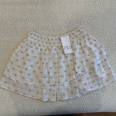 New With Tags Cream Colored Skirt Beautifully Embroidered In Gold And Silver Two Tiers And Lined Look At Photos For Measurements Zara Denim Skirt, Brown Mini Skirt, Short Black Skirt, Ruffled Mini Skirt, Mini Wrap Skirt, Pink Mini Skirt, Zara Mini, Textured Skirt, Faux Leather Mini Skirt