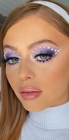 Creative Eye Makeup Art, Carnaval Make-up, 60s Vibes, Rhinestone Makeup, Purple Eye Makeup