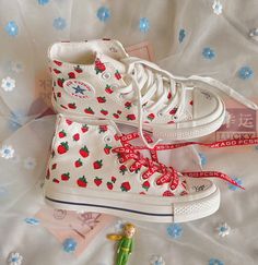 Clothes Teen, Cute Converse Shoes, Outfits Anime, Converse Aesthetic, Cute Converse, Best Aesthetic, Cartoon Kawaii, Preppy Shoes