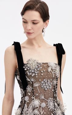 Crystal-Embroidered Cocktail Dress By Oscar De La Renta | Moda Operandi Drape Skirt Pattern, Couture Beading, Embroidered Cocktail Dress, Fancy Gowns, Oscar Dresses, Women Dresses Classy, Embroidered Midi Dress, Stage Costume, Couture Details