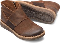 Born Boots, Shoes And Boots, Born Shoes, Walking Boots, Shoe Fits, Comfort Shoes, Slipper Shoes, Distressed Leather, Winter Shoes