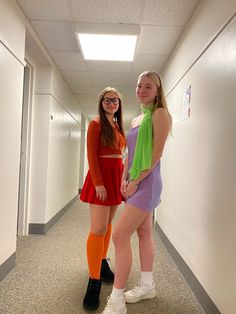 #halloween costume 
#daphne and velma 
#college
#scoobydoocostume Vilma Scooby Doo, Scooby Doo Cosplay, Feast Of All Saints, Scooby Doo Halloween Costumes, Enby Outfits, Velma Costume, Powerpuff Girls Costume, Daphne Costume, Costumes Scary