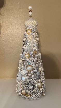 a christmas tree made out of pearls and other beads