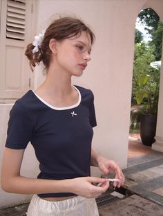 This is a casual and comfortable t-shirt that is made out of high quality cotton, polyester, and spandex blend fabric. With design detail of rose label detail and color blocked detail on the neckline, it gives a trendy and casual look. - Color blocked neckline- Slim silhouette- Small ribbon embellishment- Rose label detail Short Sleeve Stretch T-shirt With Contrast Color, Stretch T-shirt With Contrast Color And Short Sleeves, Contrast Color Stretch T-shirt With Short Sleeves, Fitted Contrast Color Short Sleeve T-shirt, Casual Spring T-shirt With Contrast Trim, Short Sleeve T-shirt With Contrast Trim For Spring, Fitted T-shirt With Contrast Color, Fitted Cotton T-shirt With Contrast Color, Cotton Stretch Top With Contrast Trim