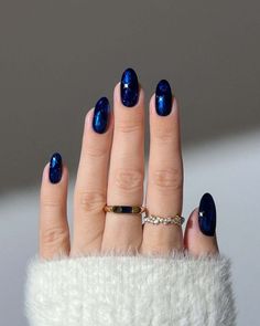 22 New Year's Nail Designs That'll Make You Sparkle Past Midnight - Lux Luna