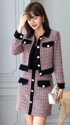 Chic Long Sleeve Career Sets, Chic Long Sleeve Sets For Career, Tweed Mini Skirt Outfit, Business Suit For Women, Classic Work Outfits, Workwear Outfits, Tweed Skirt Suit, Vintage Skirt Suit, Jacket And Skirt Set