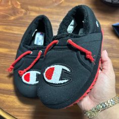 Champion University Slipper Boys Sandals Size 4y Excellent Condition Champion Slides, Toddler Slide, Champion Shoes, Indoor Outdoor Slippers, Black Slippers, Boys Sandals, Black Slides, Outdoor Slippers, Kids Slippers