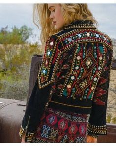 chaqueta                                                                                                                                                                                 Más Bohemian Schick, Mode Hippie, Double D Ranch, Bohemian Chic Fashion, High Mountain, Boho Jacket, Embellished Jacket, Mode Boho, Embellished Denim