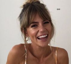 Fringe Hairstyles Long Face, Wispy Curtain Fringe Medium Hair, Fringe With Glasses, Bangs With Cowlick, Bottleneck Bangs, Layered Haircut Ideas, Nails And Hair, Tutorial Ideas