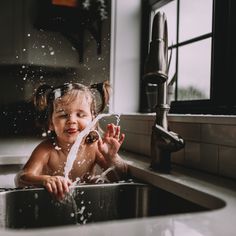 Baby Sink Bath, Bath Photography, 1st Birthday Pictures, Toddler Photography, Lifestyle Photography Family, Blowing Bubbles, Splish Splash, Bubble Bath, Photo Design