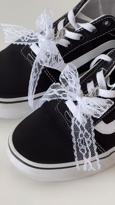 >Our handmade stylish tulle ribbon charm is perfect for adding a touch of  to any sneakers. Customize your sneakers with tulle lace ribbon shoe charms. You can use it to complete your bags, keychains and all kinds of outfits. >These charms are handmade by women.💖 > Product features: -1 pair (2pcs) tulle lace ribbon charm -Color: white -Size of flower : * Size please ref to the picture -Suitable for both Daily and Special Occasions Add a Touch of Romance to Any Occasion Whether you're seeking a Ribbon As Shoe Laces, Tulle Ribbon, Ribbon Shoes, Y2k Shoes, Diy Sneakers, Ribbon Laces, Shoe Insoles, Lace Bows, Lace Ribbon