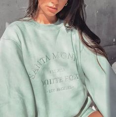 We love this embroidered mint sweatshirt. Perfect for the California beach-lover. The sweatshirt is naturally oversized, order your normal size or go up one for an even baggier fit. Winter Tops For Women, Sweat Vintage, Vintage Letters, Girls Streetwear, White Crewneck Sweatshirt, Crewneck Sweatshirt Women, White Crewneck, Embroidered Crewneck, Vintage Lettering