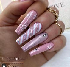 Christmas Stiletto Nails Winter, Christmas Nails Coffin, Winter Nails 2023, Nail Art Paillette, Nails 2023 Trends, November Nails, 2023 Trends, Nail Swag