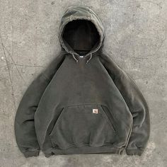 Vintage Carhartt Hoodie, Vintage Hoodies Aesthetic, Vintage Nike Sweatshirt, Carhartt Hoodie, Fire Fits, Vintage Hoodies, Vintage Carhartt, Winter Fits, Streetwear Men Outfits