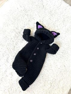 🌸 Our hand-knitted black baby bat costume and Halloween romper are designed to keep your baby both stylish and comfortable during Halloween. This soft, warm, and buttoned baby outfit ensures your little one stays cozy in cooler weather. Crafted with care from the finest yarns, this 100% handmade costume is safe for your baby's sensitive skin. This costume is perfect for Halloween, costume parties, or photoshoots. It also makes a fantastic gift for new parents, baby showers, birthdays, or Christmas. Your baby will look adorable and stand out in this unique outfit! ‼️‼️‼️‼️‼️‼️ ATTENTION PLEASE    Boots are sent along with overalls for Preemie, 0-3, 3-6 and 6-9  months.9-12, 12-18,18-24, 2T, 3T... this age group is sent only as overalls 🚭 I knit our products in a smoke-free environment, pa Baby Bat Costume, Halloween Romper, Bat Costume, Baby Bats, Handmade Costumes, Outfit Halloween, Costume Parties, Premature Baby, Parents Baby