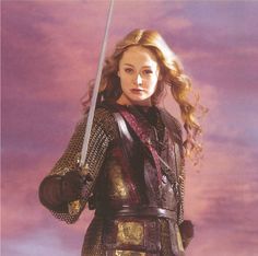 Eowyn Armor, Women In Armor, Armor Photo, Lotr Costume, Pretty Costume, Female Armor, The Two Towers, Middle Earth