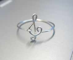 Dainty Treble Clef Music Ring-Sterling Silver #music #love #giftidea #ring #fashion #handmade #etsy #purplepoemcraft #fashion #musical #festivals Treble Clef Ring, Music Ring, Music Note Ring, Music Rings, Friend Rings, Schmuck Diy, Ring Wire, Jewelry Tips, Music Jewelry