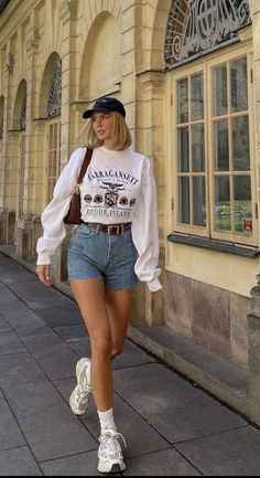 31 Old Money Outfits To Steal The Spotlight. Sporty Dinner Outfit, Sporty Feminine Style, Summer 2024 Outfits Casual, Romantic Style Aesthetic Outfits, Feminine Street Wear, Romantic Style Outfit Casual, Old Many Outfits, Romantic Casual Outfit, Paris Aesthetic Outfits