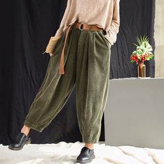 Pleated Corduroy Pants, Oversize Trousers, Goblincore Fashion, Winter Maxi, Maxi Pants, Cottagecore Outfits, Loose Trousers, Moda Vintage, Pants Wide Leg