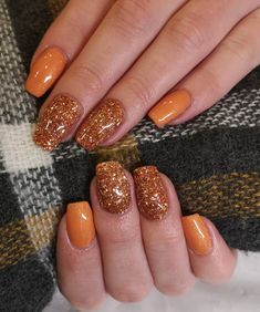 Fall Season Nails Colors Orange, Short Oval Nails Acrylic Fall, October Nails 2023, Fall Sns Nails 2023, Fall Gel Colors, Gel Nail Designs Fall, Novemember Nails, Red And Orange Nails, October Nails Fall Short