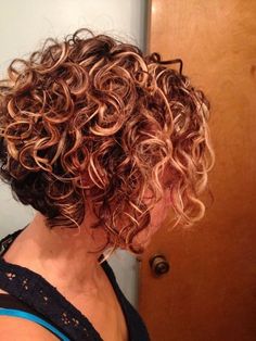 12 Short Hairstyles for Curly Hair: Short curly hairstyles appears charming and voluminous. It works better on people with thin hair texture since he waves and the curls can make the head look fuller. The suitable curly hairstyle can earn you many head-turns. #hair #hairstyles #curlyhair Curly Perm, Short Permed Hair, Short Curly Hairstyles For Women, Short Curly Haircuts, Voluminous Hair, Popular Haircuts, Wavy Bobs, Beautiful Curls