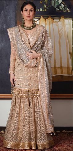 Ootd Hijab Casual Outfit Ideas, Hijab Fashion Casual Muslim Outfit Ideas, Top Ootd, Gharara Designs, Hijab Jeans, Sharara Designs, Gaun Fashion, Pakistani Wedding Outfits, Salwar Kamiz