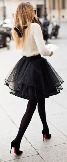 Black Tulle Skirt, Tule Rok, Pull Mohair, Gonna In Tulle, Look Grunge, Christian Louboutin Outlet, Skirt Tulle, Tulle Skirt Black, Christian Louboutin Boots