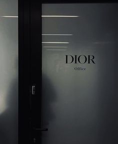 Dior Lifestyle Aesthetic, Dior Vision Board, Magazine Work Aesthetic, Dior Internship, Dior Ambassador Aesthetic, Office Aesthetic Dark, Dream Life Aesthetic Job, Soumya Core, Dior Aesthetic Outfit