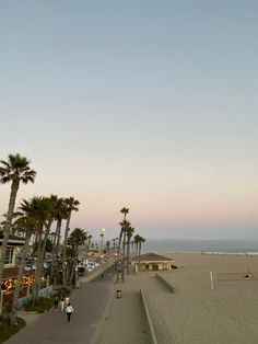 colorful beach sunset with view of Huntington boardwalk Venice Beach Sunset, Huntington Beach Aesthetic, Huntington Beach California Aesthetic, La Beach Aesthetic, California Beach Aesthetic, La Beach, Huntington Beach California, Los Angeles Travel