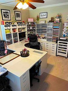 Craft Room Shelving Ideas, Home Office And Craft Room Combo, Room Decor Ideas Craft, Office And Craft Room Combined, Craft Room Decorating Ideas, Farm Store Ideas, Small Workout Room Ideas, Small Gym Room Ideas, She Shed Craft Room Ideas