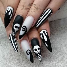 Uñas Jack Skellington, Christmas Stiletto Nails, Dark Christmas Nails, Nails Nightmare Before Christmas, Hailey Nails, Pretty Halloween Nails