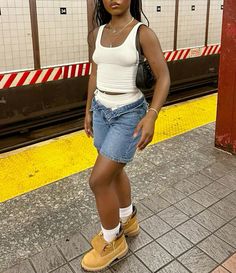 Hoț Girl Summer Outfit Black Women, Summer Fly Girl Outfits, College Outfits Black Women, Timbs Outfits, Mode Zara, Streetwear Fashion Women, Cute Swag Outfits, Mode Inspo