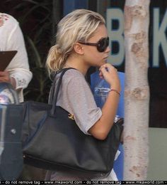 Ashley Olsen with Chanel Cerf Tote Chanel Large Tote Bag, Chanel Bag Outfit, Chanel Grand Shopping Tote, Chanel Tote Bag Black, Life Fitness, Dream Bags