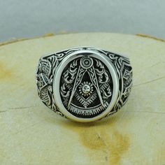 "Beldiamo 10 g Sterling Silver Past Master Masonic Symbol Ring Big Signet Freemacon Ring Gift Men Masonic Gift Jewelry * 100% polished solid sterling silver * .925 trademark stamp * Solid sterling silver weight: approx. 10 Grams, depending on the size of the ring * Measurement of ring face : 18 mm / 0.39 in x 15 mm / 0.59 in * Crafted and polished by hand * R0206-GJ-10 Fact Past Master Masonic Symbol-The Compass, Square, Sun, and Quadrant in the world. his symbol includes the Square as a reminde Symbolic Adjustable Jewelry For Formal Occasions, Symbolic Nickel-free Oval Jewelry, Symbolic Oval Nickel-free Jewelry, Nickel-free Oval Symbolic Jewelry, Symbolic Oval White Gold Jewelry, Symbolic White Gold Oval Jewelry, Symbolic Formal Jewelry With Etched Details, Formal Symbolic Etched Jewelry, Adjustable Etched White Gold Jewelry