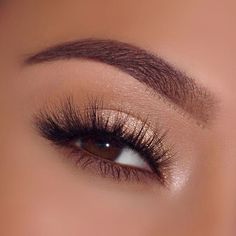 Eye Shadow Ideas, Prom Eyes, Shadow Ideas, Make Up Designs, Pretty Eyeshadow, Beautiful Eyeshadow, Prom Eye Makeup, Natural Eyeshadow