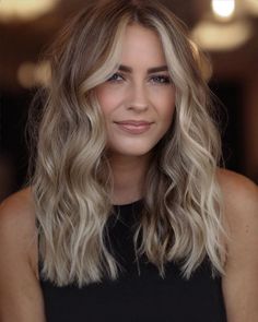 Dirty Blonde Hair with Pearly Money Piece Carmel Blonde Balayage, Root Smudge Blonde, Blonde Hair Ideas, Summer Blonde Hair, Blond Balayage, Money Piece, Dyed Blonde Hair