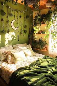 25+ Green Witch Aesthetic Bedroom Apartment Aesthetic Spiritual, Hedge Witch Home Decor, Green Witchy Bedroom Aesthetic, Witchcore Bedroom Aesthetic, Green Witch Altar Inspiration, Forest Green Room Ideas Bedroom Aesthetic, Forest Room Inspiration, Dark Green Witchy Bedroom