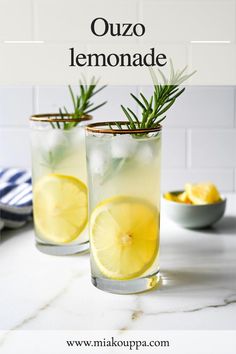 Ouzo lemonade, so refreshing! Ouzo Drinks, Ouzo Cocktails, Orange Juice Smoothie, Greek Party, Flavored Lemonade, Backyard Dinner, Greek Foods