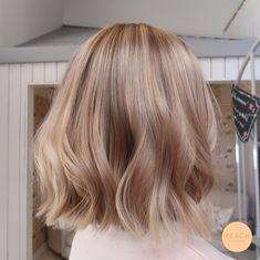 Naturlig balayage Corrective Hair Color, Natural Blonde Hair Color Ideas, Blond Cenușiu, Crop Hair, Champagne Blonde, Haircut Styles