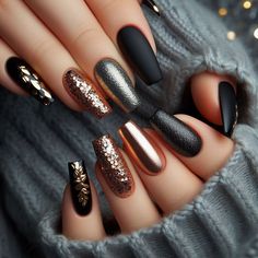 Black And Rose Gold Nails Design Classy, Rocker Nails, Extra Birthday Nails, Black Nail Ideas, Classy Baddie Nails, Classy Baddie, Vegas Nails, Holloween Nails, Nails Extra