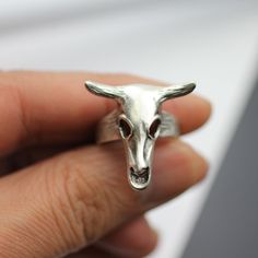 Quantity: 1 Pcs. Size: Adjustable Color: Antique Silver The base material: Zamak / Free of lead, nickel, cadmium. Hypoallergenic. Origin: Made in Turkey www.etsy.com/shop/YanardagJewelryShop Highland Bull, Jewellery Dainty, Hippie Ring, Bull Ring, Horn Ring, Indian Rings, Hippie Rings, Bull Horns, Gothic Rings