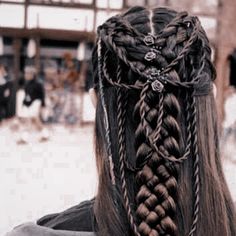 Braided Fantasy Hairstyles, Avatar The Way Of Water Hairstyles, Fantasy Hair Styles Warriors Braids, Viking Braids Female Long Hair, Midevil Hair Styles, Romani Hairstyle, Celtic Braids Hair, Warrior Hairstyles Woman, Norse Hairstyles Women