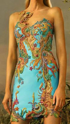 Beautiful detail on this evening dress. Western Motifs, Night Fits, Runway Fashion Couture, Chique Outfits, Elegant Aesthetic, Foto Tips, Looks Street Style, Mode Inspo