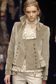 Dolce & Gabbana A Jacket, Milan Fashion Weeks, Belle Epoque, Mode Inspiration, Military Fashion, Fashion Details, Milan Fashion Week, Ponchos, Couture Fashion