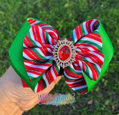 Candy Cane Hairbow, Candy Cane Hair Bow, Christmas Hair Clip, Xmas Bow, Holiday Headband, Stripes Bow, Bows for Girls, Gifts for Girls This listing is one bow.  Bow size: about 4" Hardware: Alligator clip with teeth Center: Rhinestone **Bow is ready to ship** Please note: Some of our accessories may contain small parts, always supervise while wearing our products. Holiday Headbands, Best Bow, Christmas Hair Bows, Diy Bows, Christmas Hair, Rhinestone Bow, Ribbon Hair Bows, Diy Hair Bows, Diy Bow