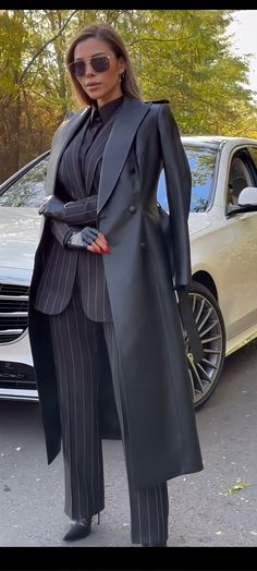 Boss Lady Winter Outfits, Boss Lady Outfit Classy Black Suits, Winter Outfits Formal Classy, Boss Lady Outfit, Monochromatic Fashion, Models Off Duty Style, Stylish Work Attire, Effortlessly Chic Outfits, Woman Suit Fashion