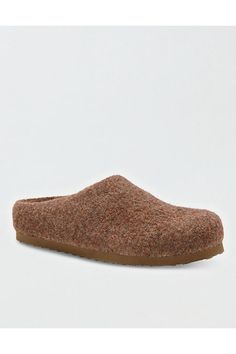 Cozy slip-on clog/Brushed wool upper with soft fabric lining for barefoot comfort/Padded comfort insole with patented moisture control for breathable, all-day wear/TPR and cork midsole/Durable, shock absorbing EVA outsole/Not eligible for promotions Wool Clogs, Clog Slippers, Womens Loungewear, Women's Jeans, Soft Fabric, Soft Fabrics, Clogs, Cork, American Eagle Outfitters