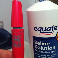 MAKE MASCARA LAST 3X LONGER!! A typical mascara dries out before half of it is used.  When your favorite mascara starts getting dry, add 4-5 drops of saline solution or eyedrops to the bottle. Insert your wand and stir and TA-DA!!  Fresh mascara! This can be repeated 2 or 3 times until all you mascara is gone. 1000 Lifehacks, Penny Pinching, Saline Solution, Makeup Tricks, Diy Beauty Hacks, A Typical, Health And Beauty Tips, Household Hacks, Beauty Secrets