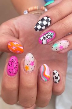 Howdy Honey cowgirl nails Neon Western Nails, County Fair Nails, Cowgirl Nail Ideas, Dolly Parton Nails, Disco Cowgirl Nails, Country Nails Design, Cowgirl Nails Designs, Country Nail Designs, Cowgirl Nails